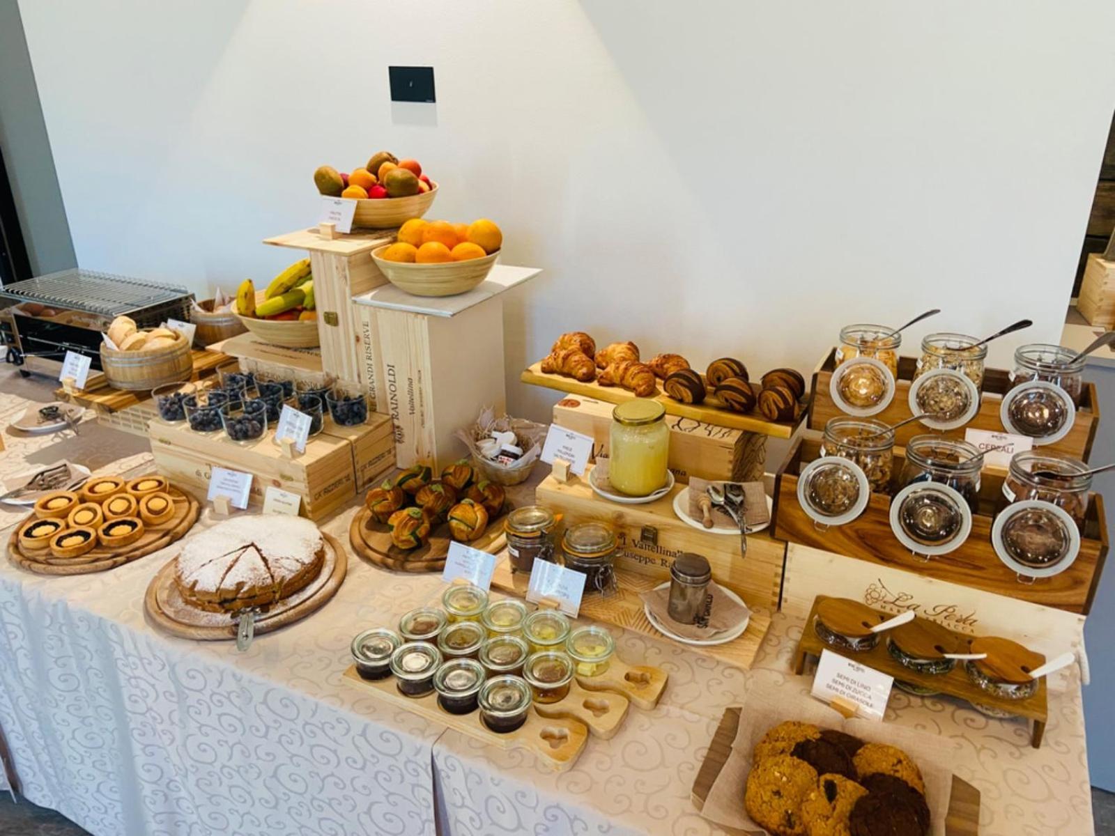 Wine Hotel San Carlo - Relais & Spa - Boutique Hotel Chiuro ภายนอก รูปภาพ