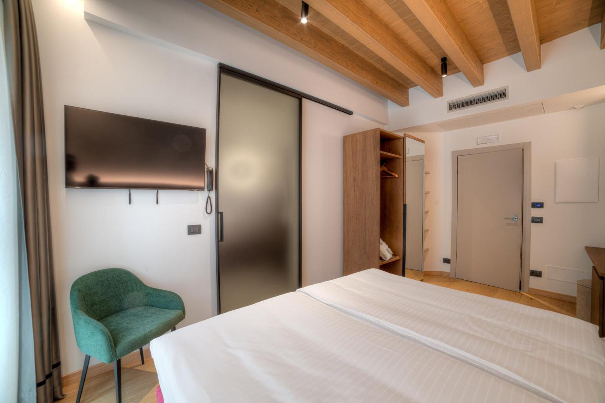 Wine Hotel San Carlo - Relais & Spa - Boutique Hotel Chiuro ภายนอก รูปภาพ