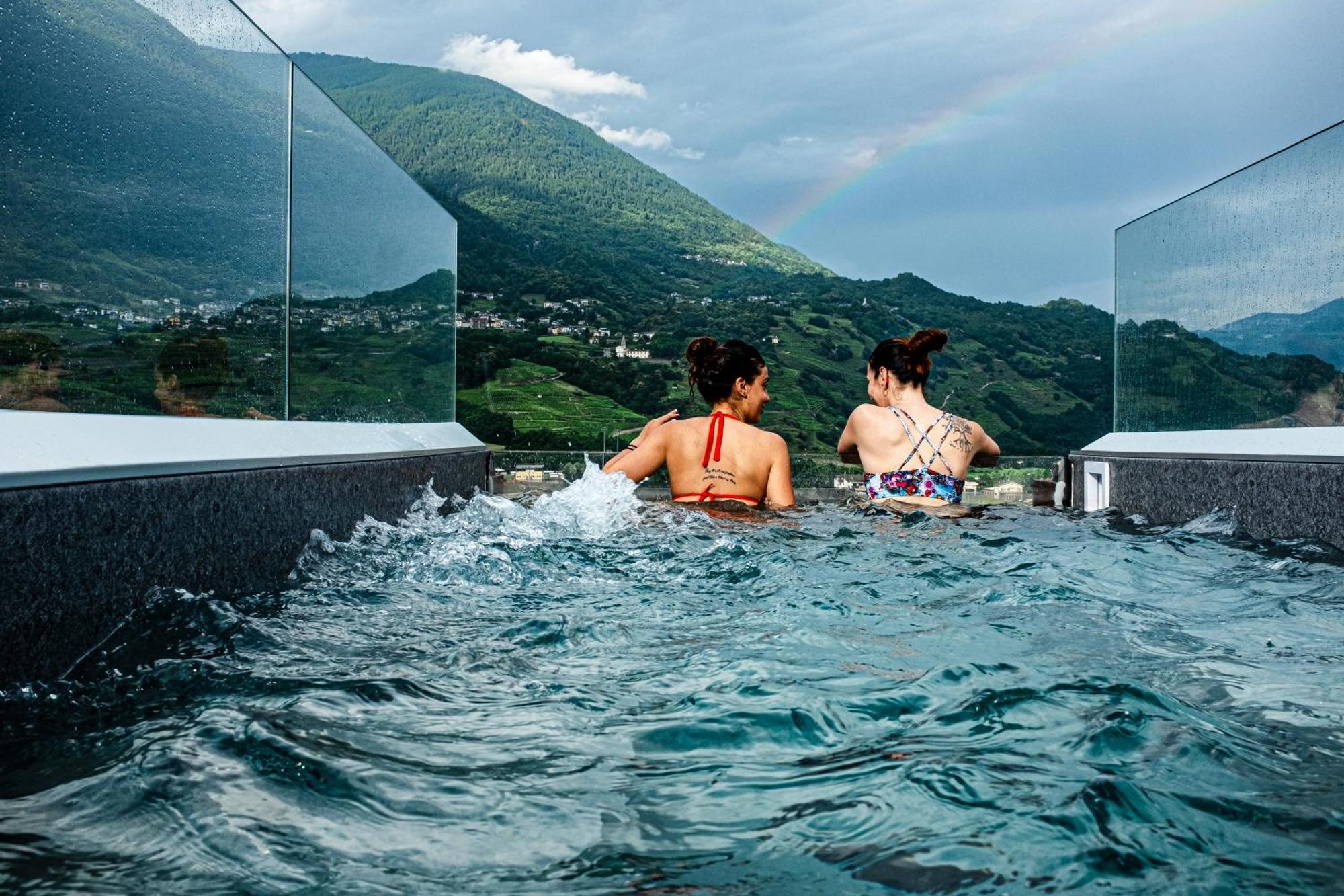 Wine Hotel San Carlo - Relais & Spa - Boutique Hotel Chiuro ภายนอก รูปภาพ
