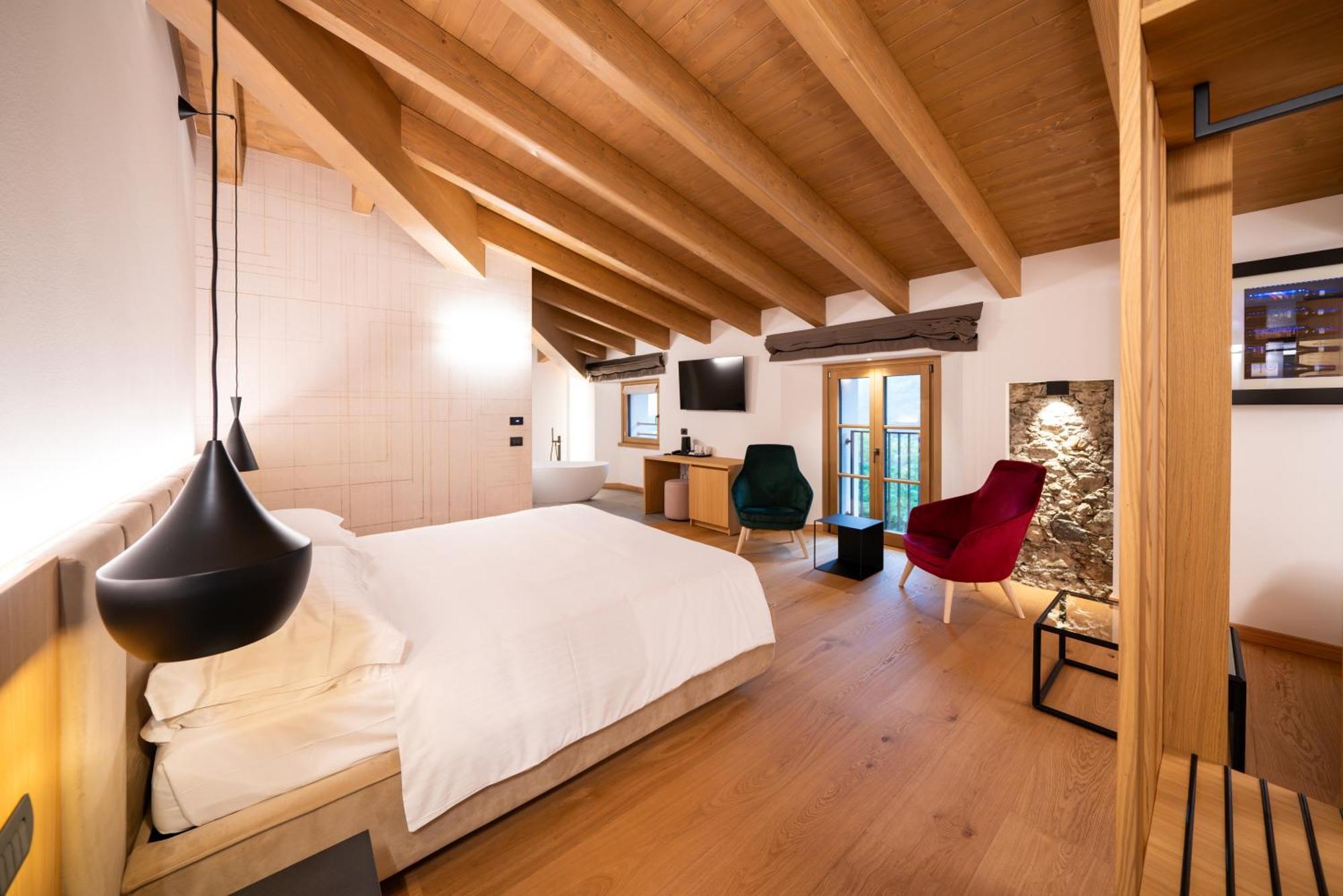 Wine Hotel San Carlo - Relais & Spa - Boutique Hotel Chiuro ภายนอก รูปภาพ