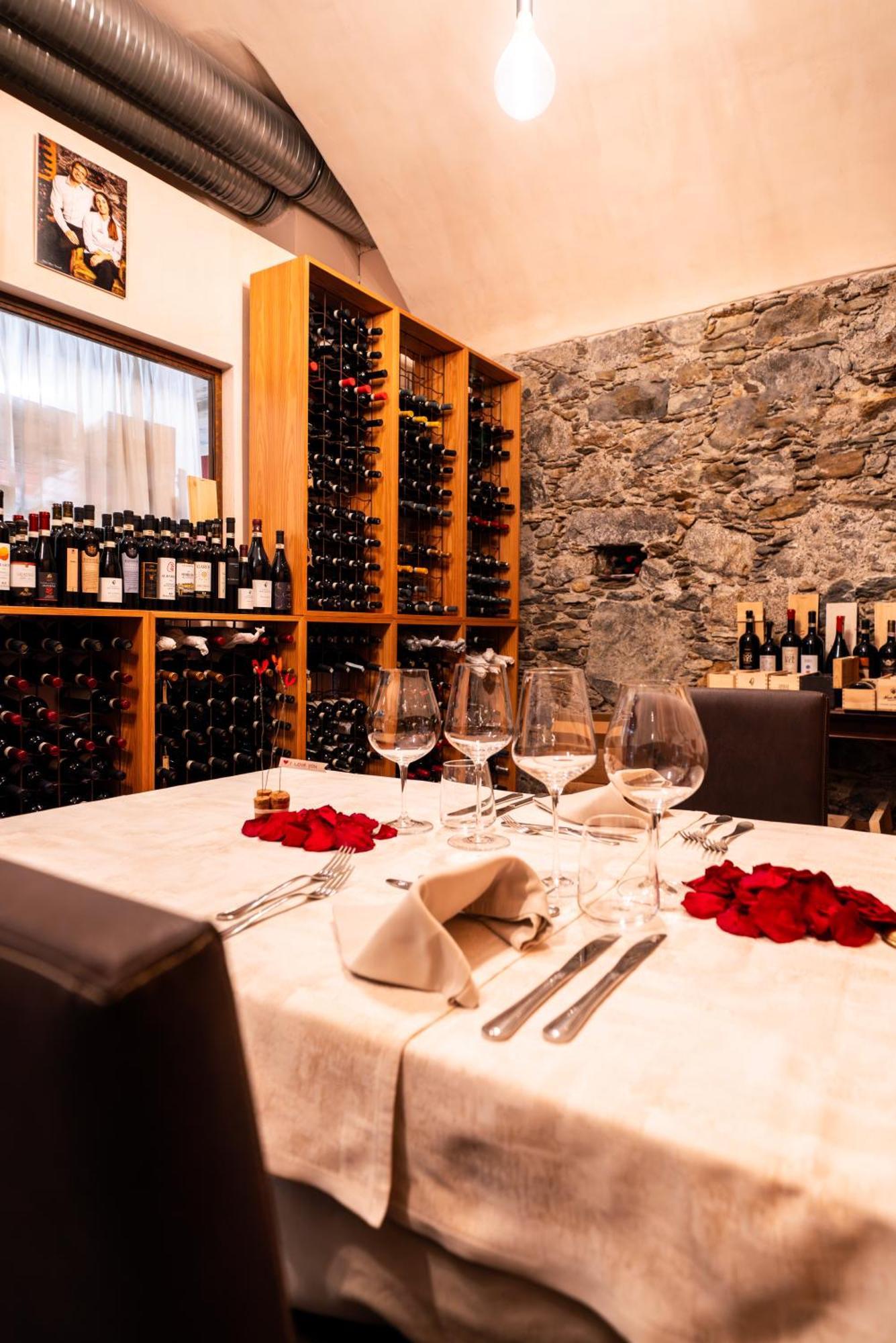 Wine Hotel San Carlo - Relais & Spa - Boutique Hotel Chiuro ภายนอก รูปภาพ